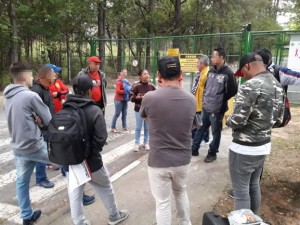 Dirigentes da Regional Osasco conversam com trabalhadores